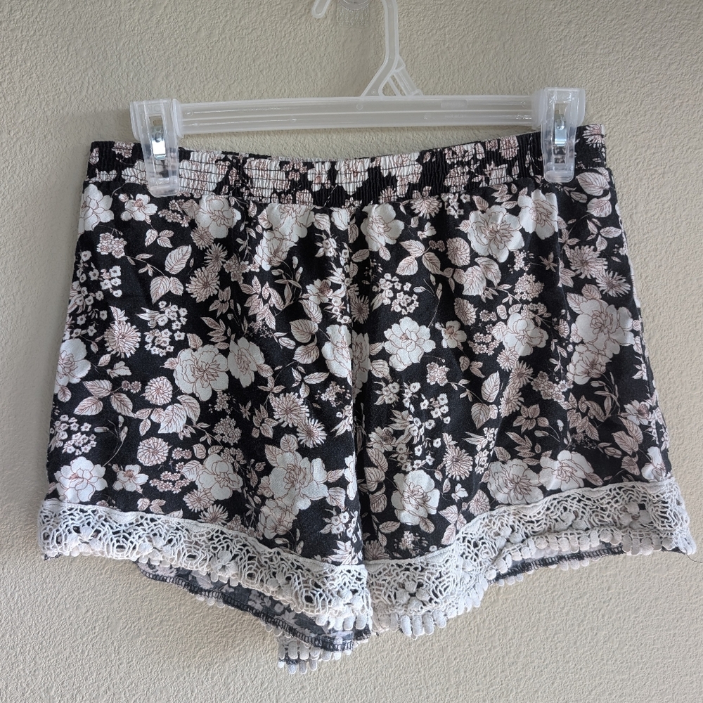 Abercrombie And Fitch L Floral Lace Trim Shorts Black W/ Cream/Pale Pink Flowers